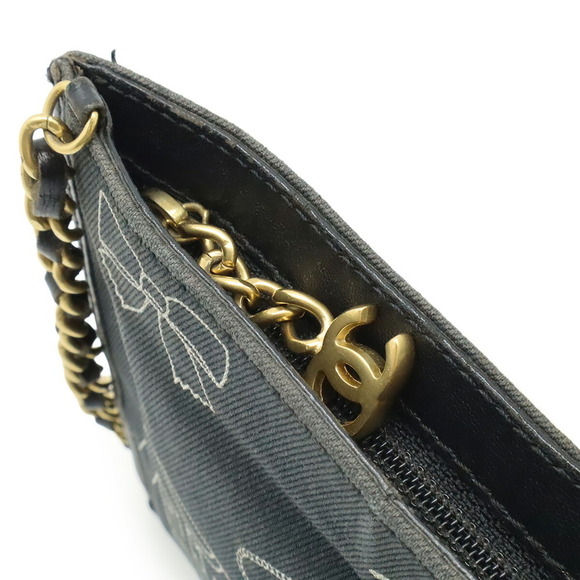 CHANEL Black Leather Shoulder Bag - Picture 7 of 10